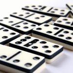 jak się gra w domino